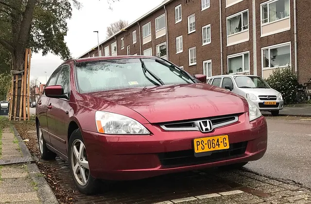 ภาพ: Rutger van der Maar · CC BY 2.0 · Wikimedia Commons Honda Accord CM ปลาวาฬ (2003–2007)