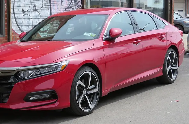 ภาพ: Kevauto · CC BY-SA 4.0 · Wikimedia Commons Honda Accord CV G10 (2019–)