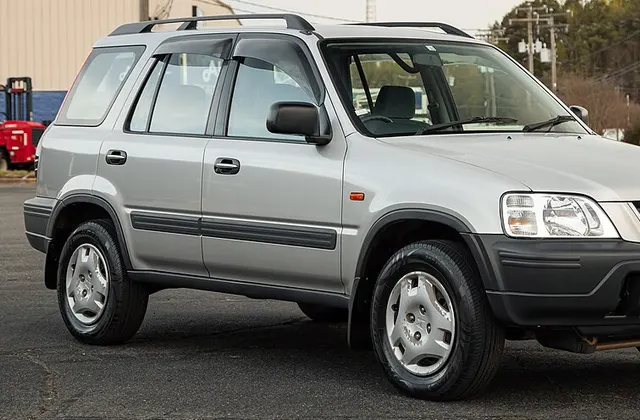 ภาพ: Guyon from Richmond, VA, United States of America · CC BY 2.0 · Wikimedia Commons Honda CR-V G1 RD1 (1996–2001)