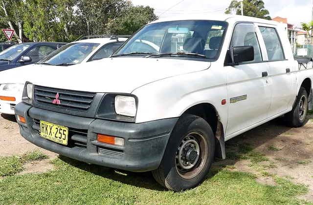 ภาพ: OSX · Public domain · Wikimedia Commons Mitsubishi Strada Strada (1996–2005)