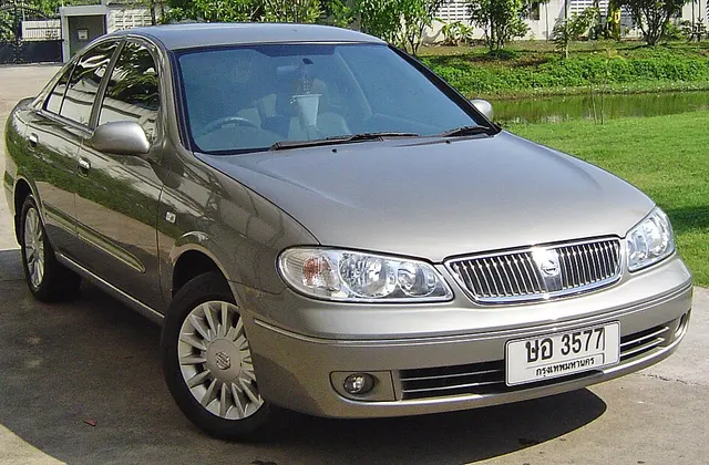 ภาพ: Lancer0600 · CC BY-SA 3.0 · Wikimedia Commons Nissan Sunny Neo N16 (2000–2006)