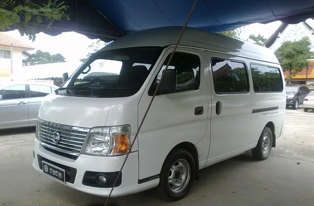 ภาพ: LoveTripSpotting · CC BY-SA 4.0 · Wikimedia Commons Nissan Urvan E25 (2001–2012)
