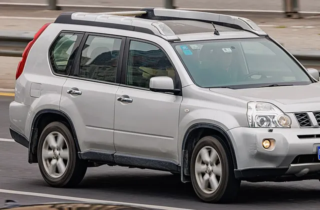 ภาพ: Dinkun Chen · CC BY-SA 4.0 · Wikimedia Commons Nissan X-Trail T31 (2008–2014)