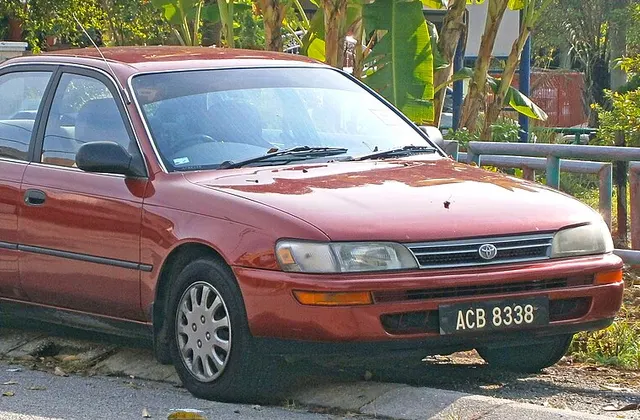 Toyota Corolla AE100 สามห่วง (1992–1996)