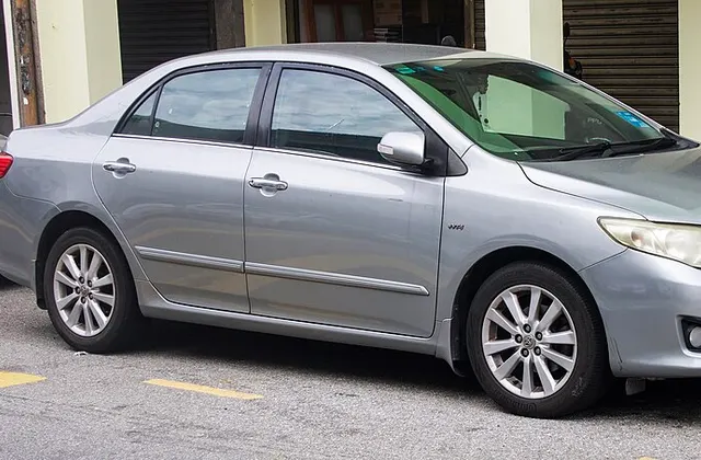 ภาพ: LuvsMG481 · CC BY-SA 4.0 · Wikimedia Commons Toyota Corolla Altis E140 (2008–2009)