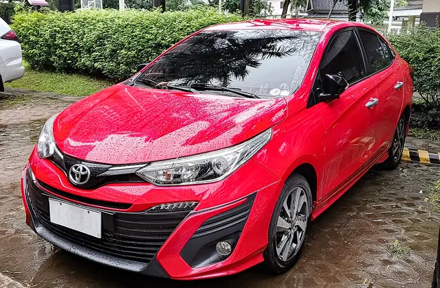 ภาพ: Ethan Llamas · CC BY-SA 4.0 · Wikimedia Commons Toyota Vios